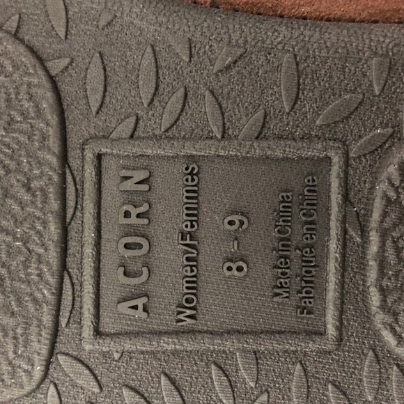 *New With Tags* Acorn Slippers size 8-9 - Picture 3 of 4